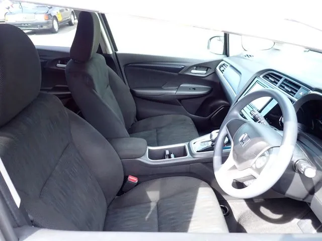 シャトル　ハイブリッド（ホンダ）の車両写真