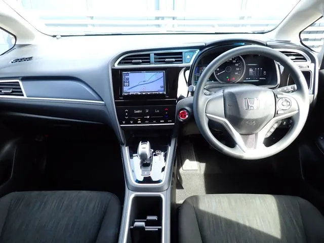 シャトル　ハイブリッド（ホンダ）の車両写真