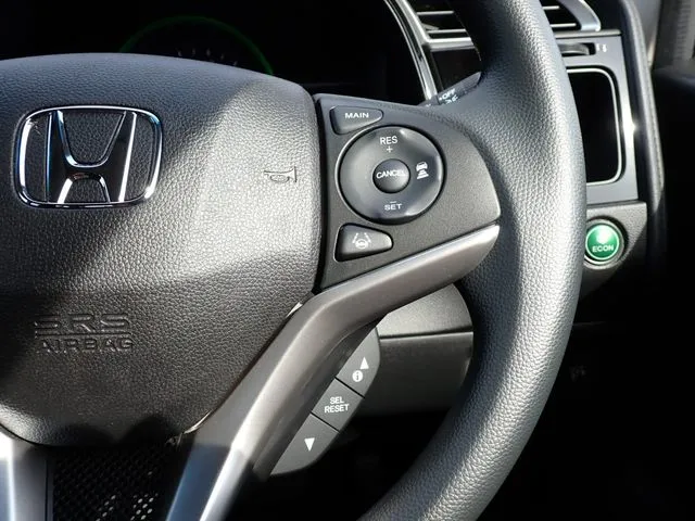 シャトル　ハイブリッド（ホンダ）の車両写真