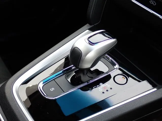 シャトル　ハイブリッド（ホンダ）の車両写真