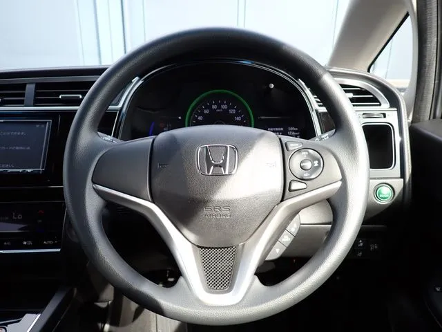 シャトル　ハイブリッド（ホンダ）の車両写真