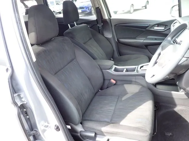 シャトル　ハイブリッド（ホンダ）の車両写真