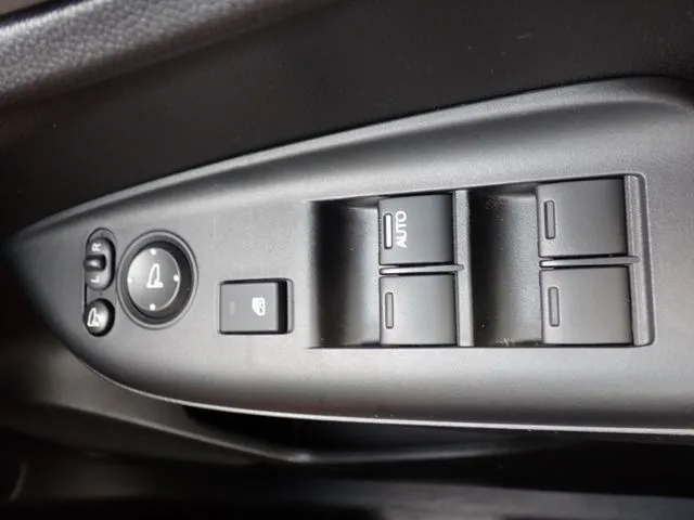 シャトル　ハイブリッド（ホンダ）の車両写真