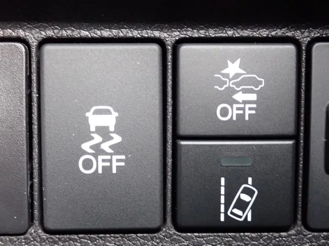 シャトル　ハイブリッド（ホンダ）の車両写真