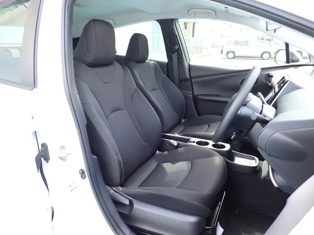 プリウス（トヨタ）の車両写真