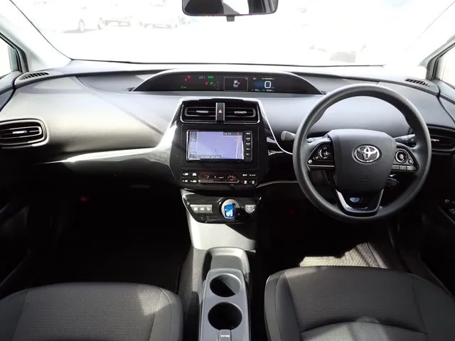 プリウス（トヨタ）の車両写真