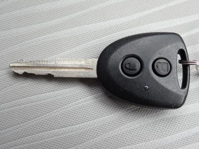 ミラ　イース（ダイハツ）の車両写真