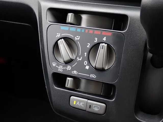 ミラ　イース（ダイハツ）の車両写真