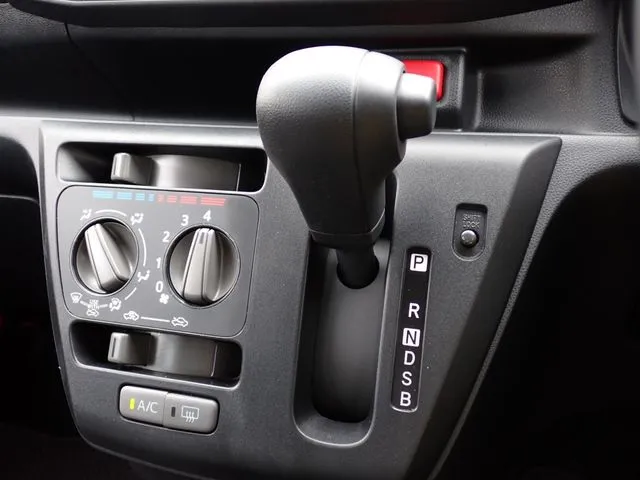 ミラ　イース（ダイハツ）の車両写真