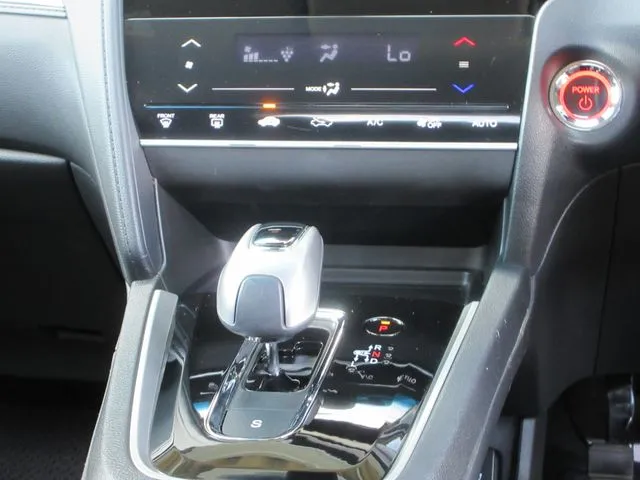 シャトル　ハイブリッド（ホンダ）の車両写真