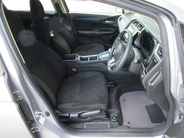 シャトル　ハイブリッド（ホンダ）の車両写真