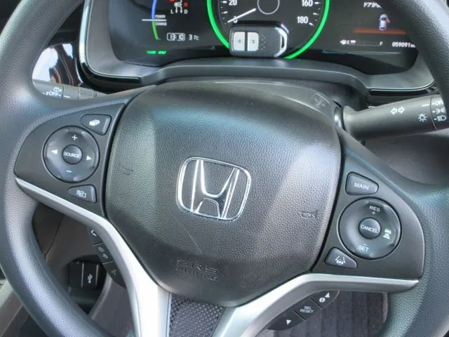 シャトル　ハイブリッド（ホンダ）の車両写真