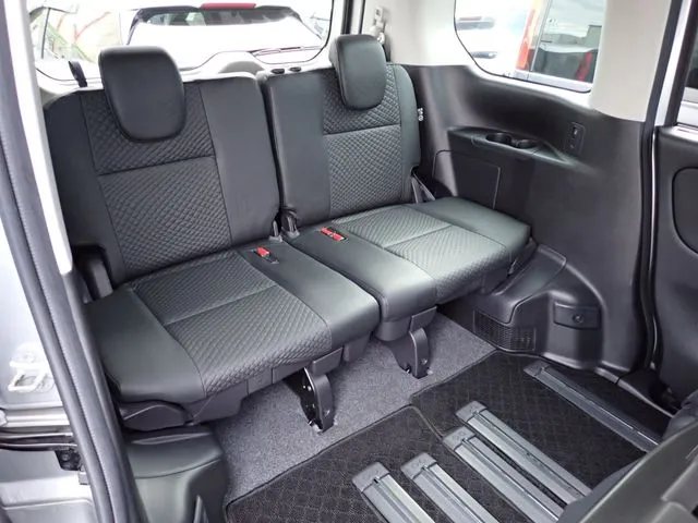 ニッサン　セレナ　Ｓハイブリッド