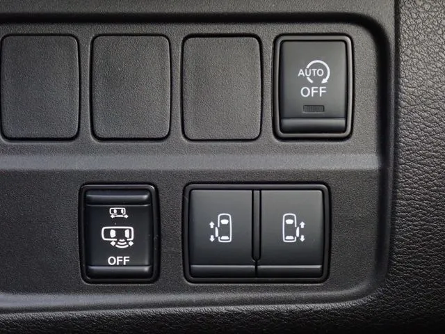 ニッサン　セレナ　Ｓハイブリッド