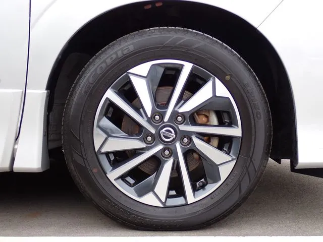 ニッサン　セレナ　Ｓハイブリッド