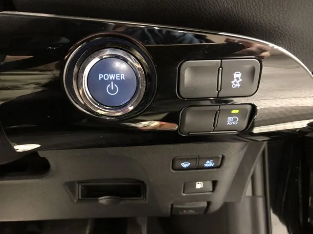 プリウス（トヨタ）の車両写真