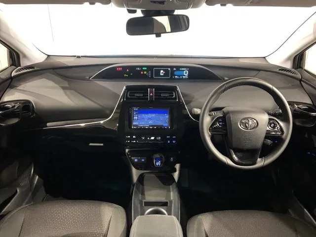 プリウス（トヨタ）の車両写真