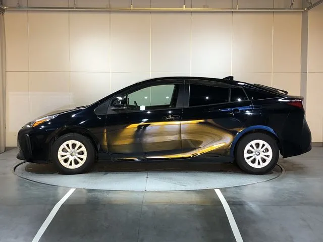 プリウス（トヨタ）の車両写真