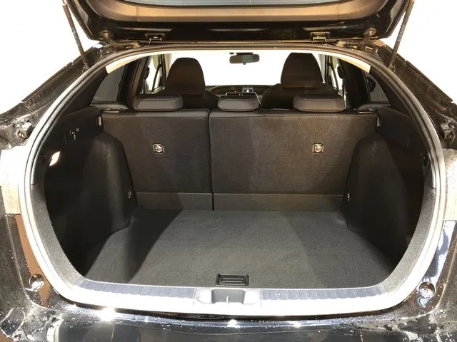 プリウス（トヨタ）の車両写真