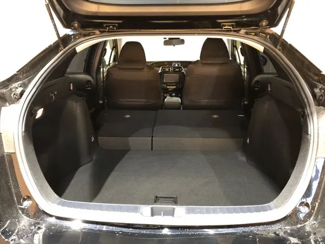 プリウス（トヨタ）の車両写真