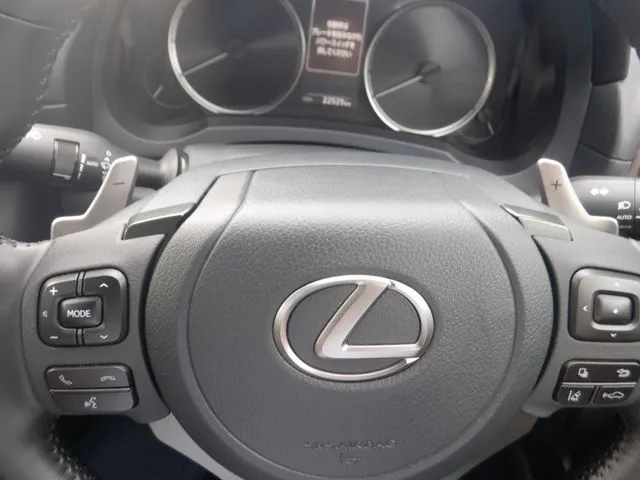 トヨタ　レクサス　ＩＳ３００ｈ