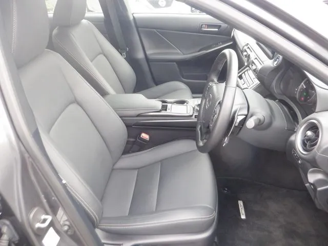 トヨタ　レクサス　ＩＳ３００ｈ