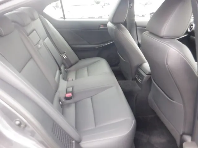 トヨタ　レクサス　ＩＳ３００ｈ