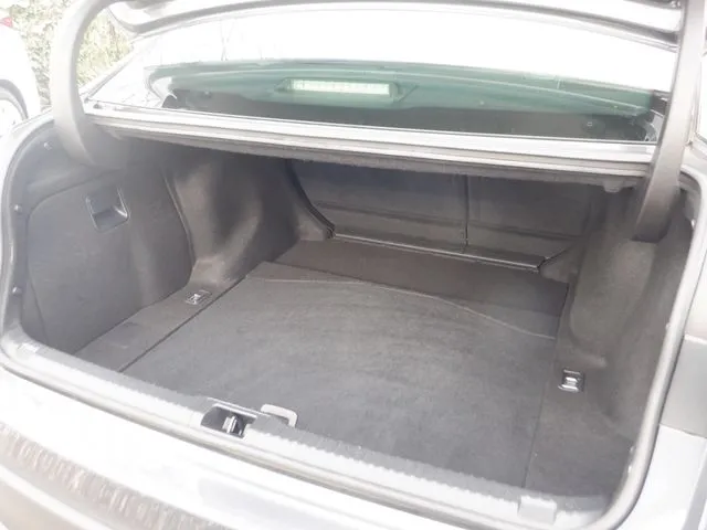 トヨタ　レクサス　ＩＳ３００ｈ