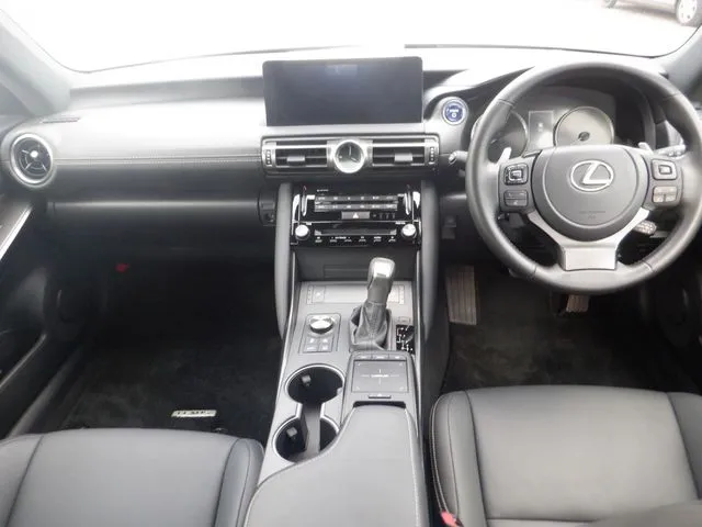 トヨタ　レクサス　ＩＳ３００ｈ