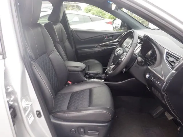 トヨタ　ハリアー　２ＷＤ