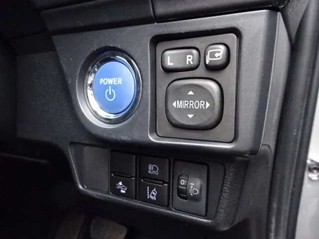 カローラフィールダー　ハイブリッド（トヨタ）の車両写真