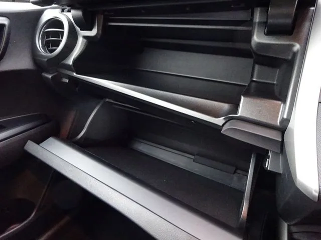 カローラフィールダー　ハイブリッド（トヨタ）の車両写真