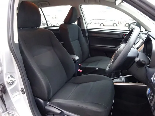 カローラフィールダー　ハイブリッド（トヨタ）の車両写真