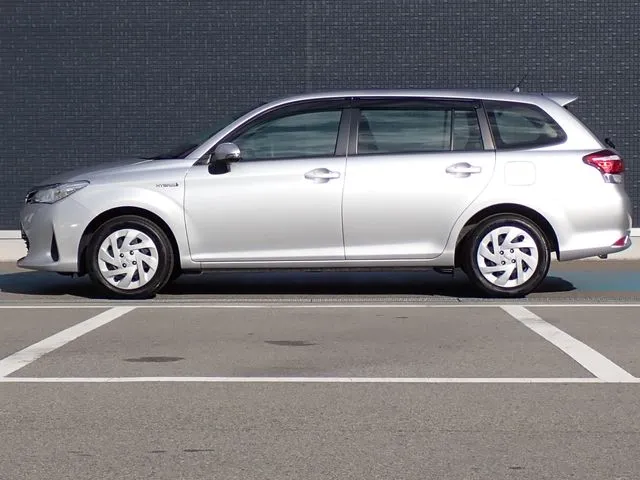 カローラフィールダー　ハイブリッド（トヨタ）の車両写真