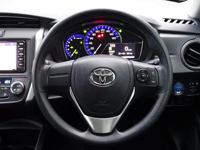 カローラフィールダー　ハイブリッド（トヨタ）の車両写真