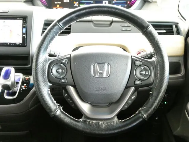 フリード　ハイブリッド（ホンダ）の車両写真