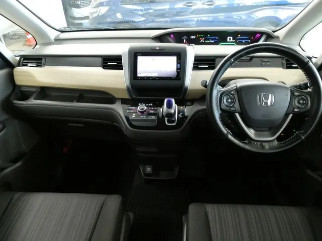 フリード　ハイブリッド（ホンダ）の車両写真