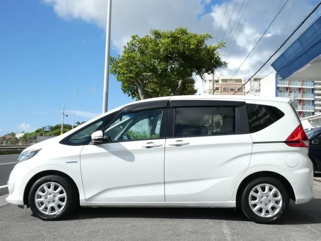 フリード　ハイブリッド（ホンダ）の車両写真