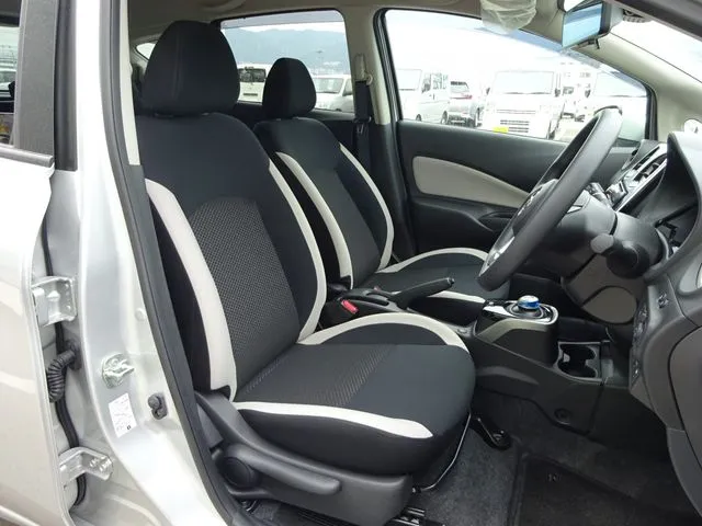 ニッサン　ノート