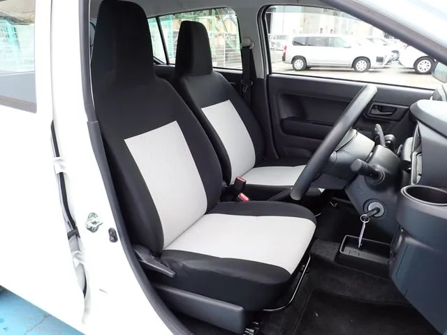 ミラ　イース（ダイハツ）の車両写真