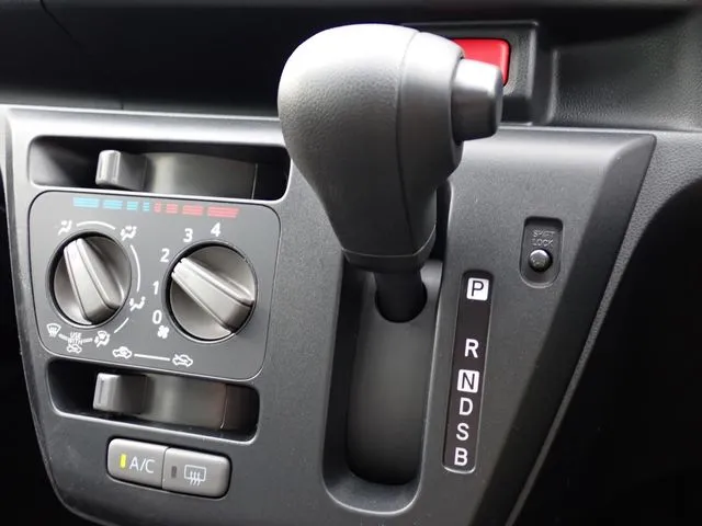 ミラ　イース（ダイハツ）の車両写真