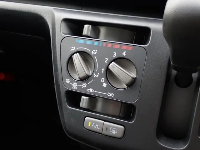 ミラ　イース（ダイハツ）の車両写真