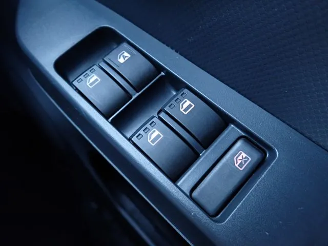 ミラ　イース（ダイハツ）の車両写真