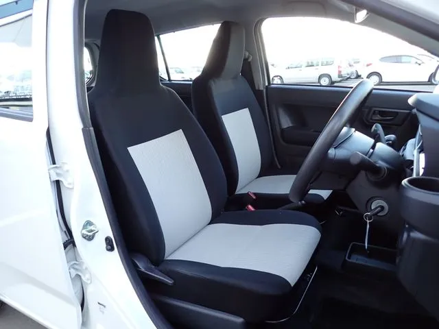 ミラ　イース（ダイハツ）の車両写真