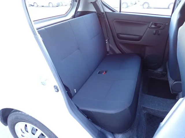 ミラ　イース（ダイハツ）の車両写真