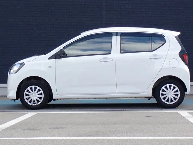 ミラ　イース（ダイハツ）の車両写真