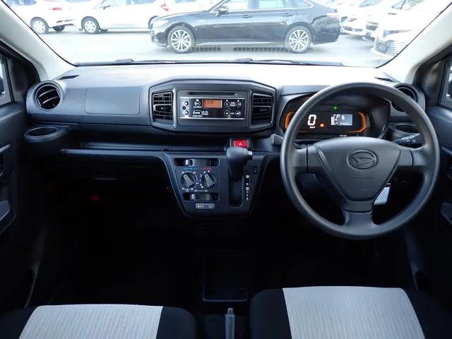 ミラ　イース（ダイハツ）の車両写真