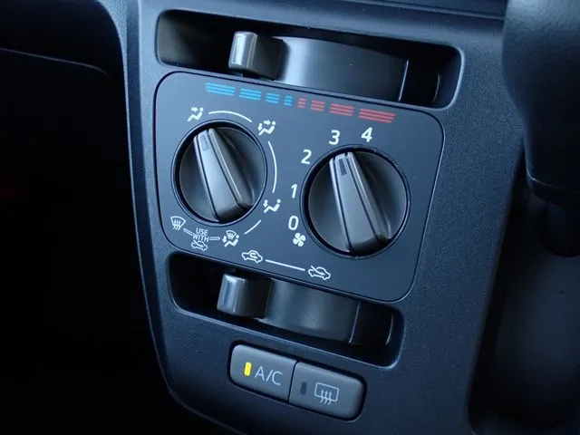 ミラ　イース（ダイハツ）の車両写真