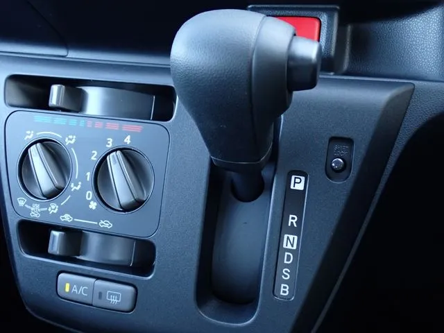 ミラ　イース（ダイハツ）の車両写真