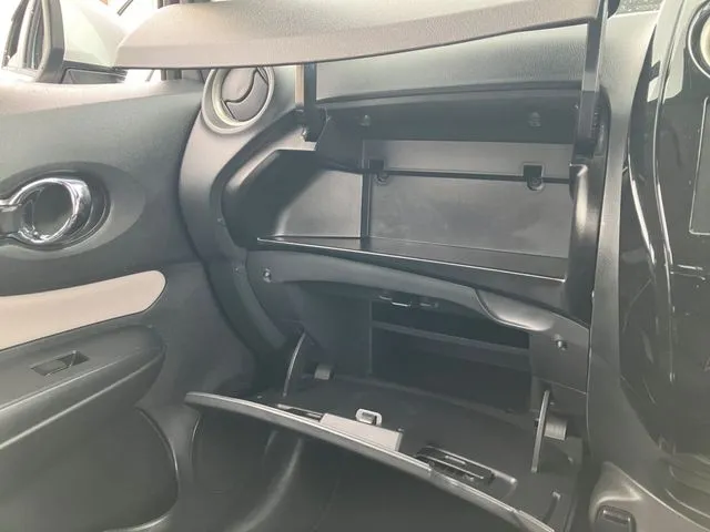 ニッサン　ノート　４ＷＤ